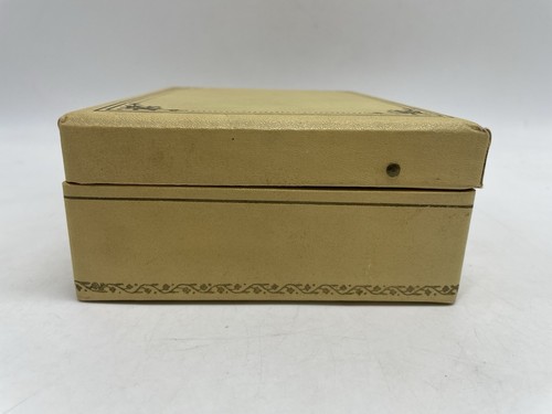 Vintage Unbranded Wrapped Jewelry Case with Key (7.75x5.75x2.75) - Picture 10 of 15