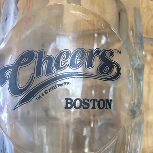 Cheers Boston 2005 Klarglas Bierkrug D-Griff Grübchenmuster Fass 18 Unzen 5" - Bild 1 von 5