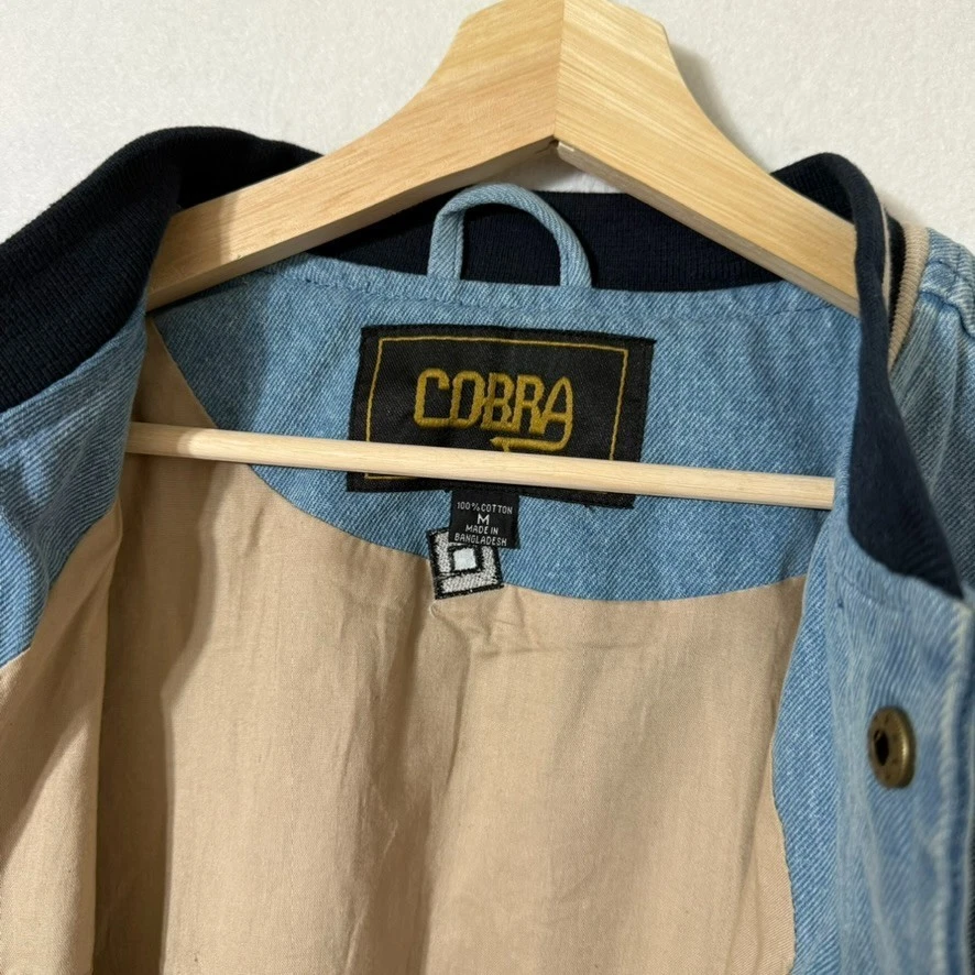 Chaqueta de Empleado Universitario Roblox Cobra Denim M Videojuego Promo De Colección Estilo Y2K Foto 3 de 4