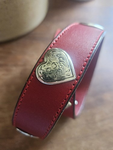 Woof Wear Collare in pelle con cuore rosso 20" - Foto 2 di 6