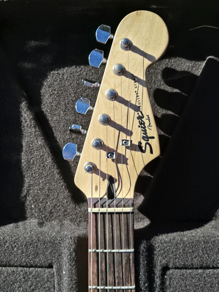 Electric Guitar Teal & White Never Used In Perfect Shape Including Case & Strap - Image 3 of 4