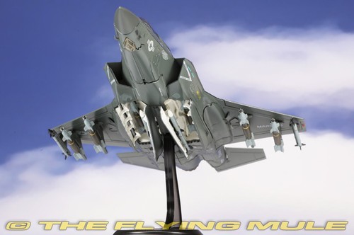 Hobby Master 1:72 F-35B Lightning II USMC VMFA-242 Bats Beast Mode - Picture 5 of 8