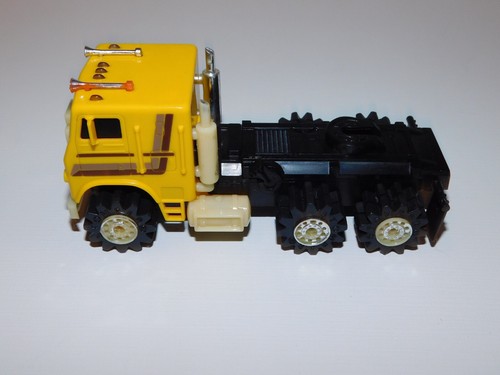 RARE HTF Vintage Schaper STOMPER YELLOW w/STRIPES SEMI TRUCK LINER - WORKS NICE! - Picture 7 of 8