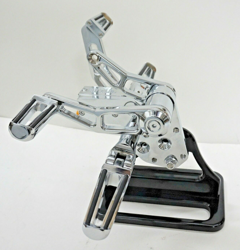 OUTLAW 84-99 SOFTAIL CHROME FORWARD CONTROLS HARLEY RIGID BIG TWIN FXST/FLST - Picture 3 of 9