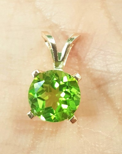 0.50ct Natural Green Peridot solid 14K Yello Gold Pendant Necklace Wedding - Picture 6 of 10