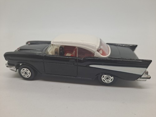 Corgi 1/43 Scale C825/1 1957 Chevrolet Bel Air Black/White Die-cast - Picture 4 of 9
