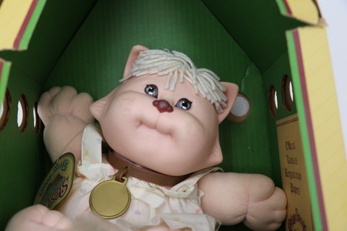 Cabbage Patch Kids Wykoosa Valley 'Koosas 1983 pelo corto blanco/blanco en caja original - Imagen 3 de 9