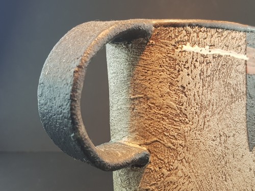 A Wide John Maltby Studio Pottery Handled Cup with Slip Trail Decoration - Picture 16 of 18