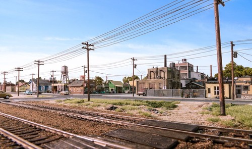 Woodland Scenics O 2281 Double Crossbar Pre-Wired Utility Poles Weathered - Picture 5 of 5