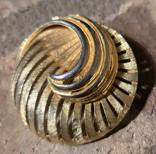 Broche prendedor corona circular tono dorado vintage - Imagen 1 de 9