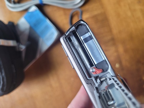 Olympus Stylus Digital Camera SILVER with charger and manual DOES NOT POWER ON - Picture 7 of 9