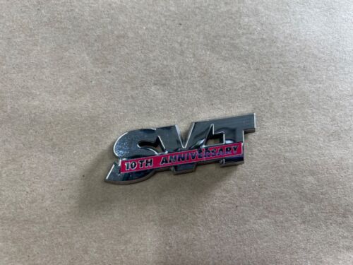 Ford Mustang SVT 2003-2004 tapa de tronco Cobra SVT emblema del décimo aniversario - OEM - Imagen 2 de 5