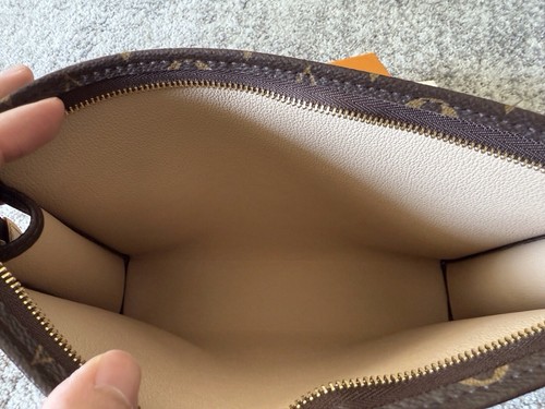 Louis Vuitton Toiletry Pouch 19 Brown Canvas Monogram NWT - Picture 5 of 11