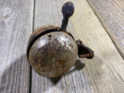 VINTAGE ANTIQUE BIKE BICYCLE BELL BICYCLE ACCESSORY RUSTED - Picture 4 of 5