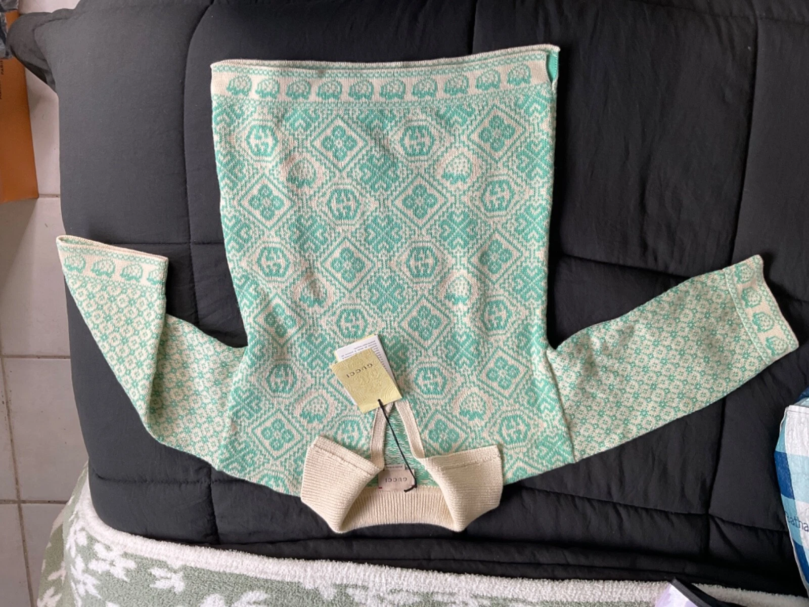 ? ?. Pull jacquard authentique Gucci pour enfants comme neuf avec étiquettes taille 6. ? ?
