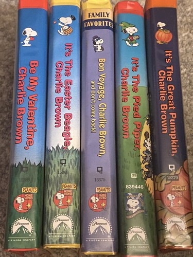 5 Movies!!! Charlie Brown Holiday VHS Tape Lot Great Pumpkin Valentine Easter - Picture 3 of 3