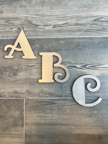 Letras y números de metal de 4 pulgadas con acabado oxidado o natural agujeros de montaje disponibles - Imagen 7 de 10