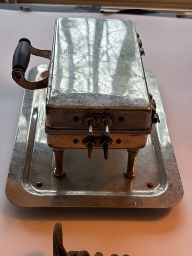 Antique 1917 Electric Waffle Iron Landers Frary & Clark Made USA Canada Patent - Picture 6 of 13