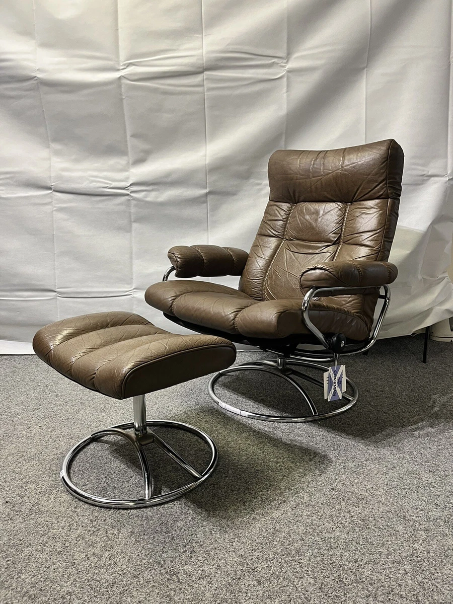 Vintage Ekornes Stressless Mid Century Modern 1970s Recliner and Stool 871