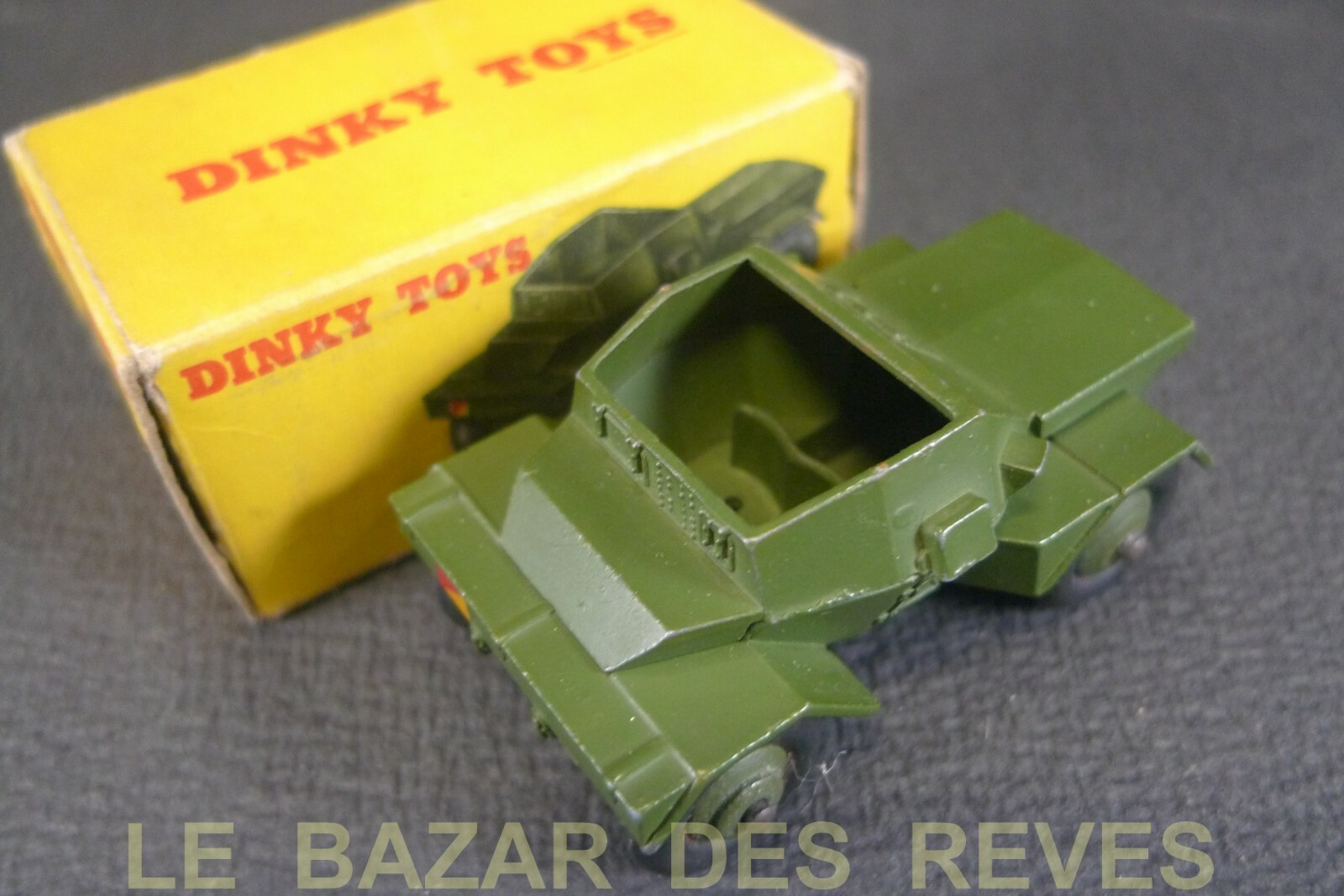 DINKY TOYS GB. SCOUT CAR. + boite REF. 673. (lot2) DINKY TOYS GB. SCOUT CAR. + boite REF. 673. (lot2)