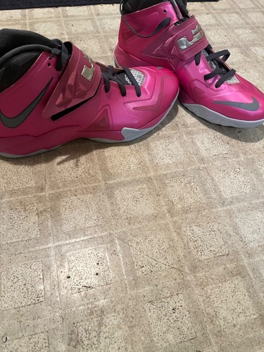 Size 11.5 - Nike LeBron Zoom Soldier 7 Kay Yow - Picture 4 of 6