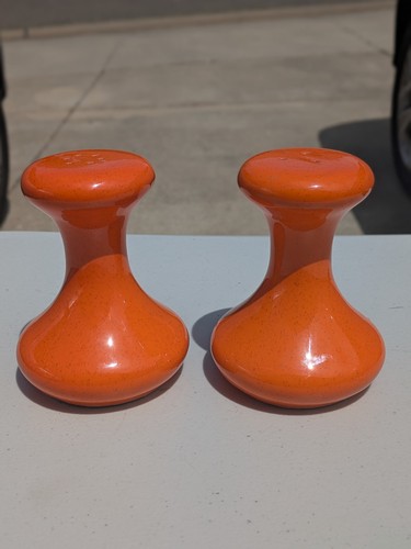 Vintage Orange Mid Century Salt & Pepper Ceramic Shakers MCM w Stoppers - Picture 8 of 10
