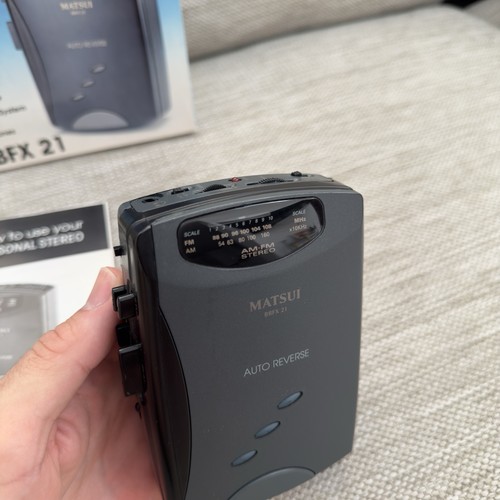 Reproductor de radio/cassette personal Matsui BBFX 21 de colección funciona con caja - Imagen 6 de 14