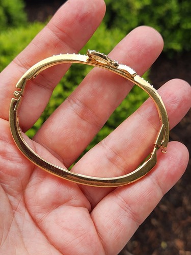 Swarovski Swan Logo Signed Clear Crystal Pave Bow Gold Plated Bangle Bracelet - Picture 7 of 15