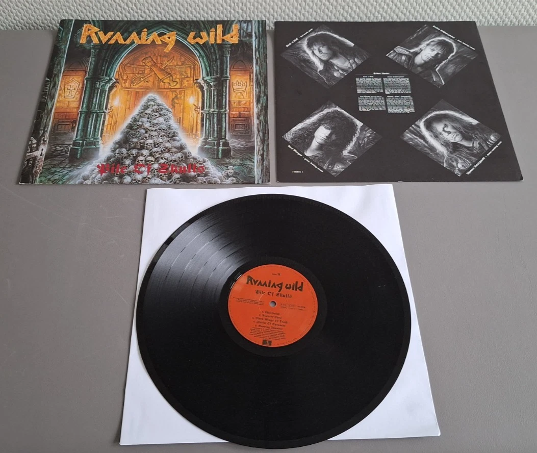 希少 RUNNING WILD PILE OF SKULLS アナログレコード RUNNING WILD original Vinyl LP Pile Of Skulls (1992 Electrola