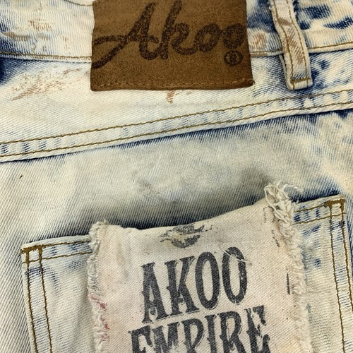 Pantalones Cortos de Jean Y2K AKOO EMPIRE Estándar Hombres Talla 32 Envejecidos Pintura Salpicaduras Logo - Imagen 10 de 17