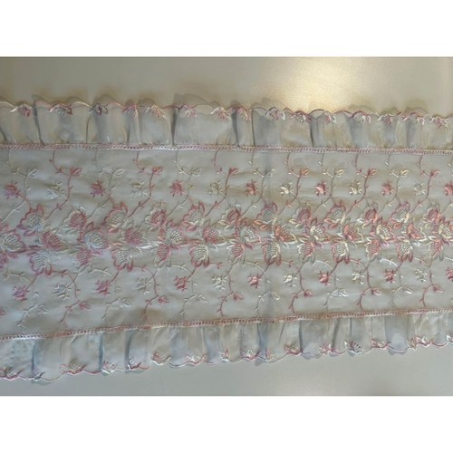 White & Pink lace table runner - Picture 1 of 5