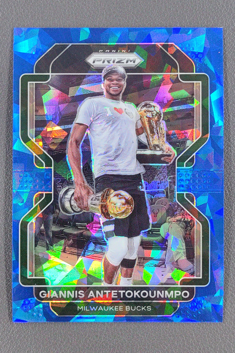 2021-22 Panini Prizm Giannis Antetokounmpo Prizms Blue Ice /125 #1 Bucks
