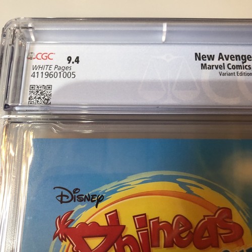 New Avengers # 2   NEAR MINT   9/2010   Variant Edition   Stuart Immonen CGC 9.4 - Picture 7 of 7