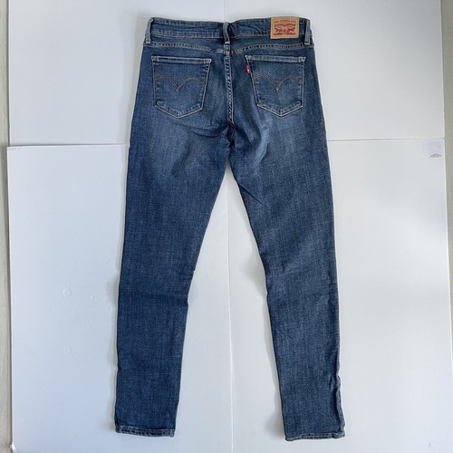 Jeans Levis para mujer talla 29 azul 711 ajustados tiro medio lavado medio - Imagen 6 de 12