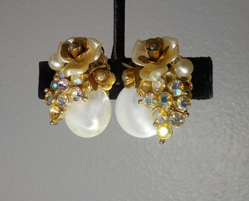 ORECCHINI VINTAGE BOREALI E MADREPERLA CLIP A GRAPPOLO CON PERLE FINTE