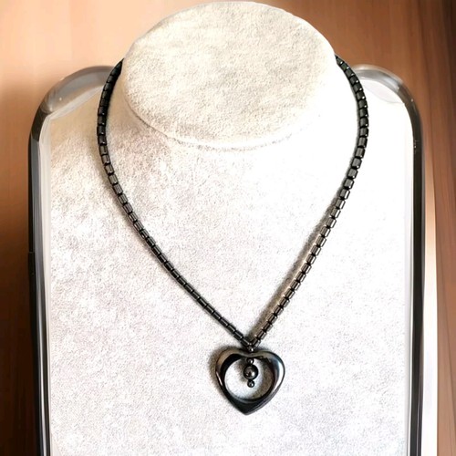 "Collar de cuentas negras de hematita - 18"" con colgante de corazón, joyería elegante" - Imagen 4 de 9