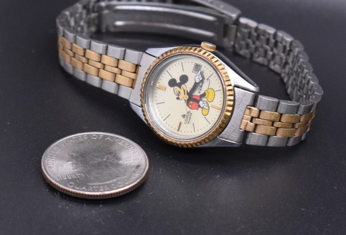 Vtg LORUS Seiko Mickey Mouse Watch Women Date V827-0050 Disney NEW BATTERY - Picture 8 of 8