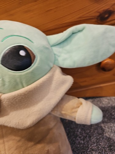 Juguete de peluche Star Wars Mandalorian Baby Yoda 40 cm de alto - Imagen 3 de 5