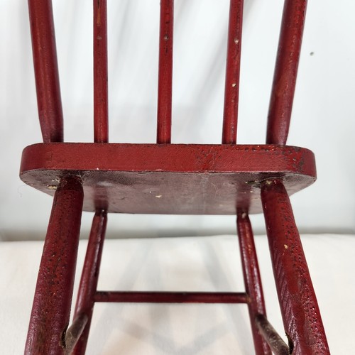 Antique 19th Century Original Red Crackly Paint Hoop Back Spindle Child's Chair - Picture 9 of 16
