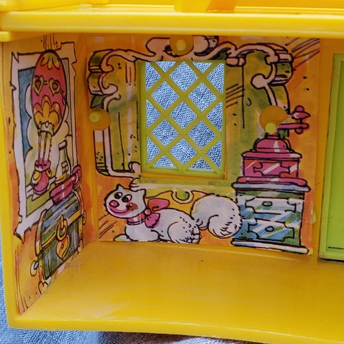 Casa de juegos vintage rosa techo amarillo casa de muñecas de 7 pulgadas para figuras de 2 pulgadas - Imagen 17 de 24