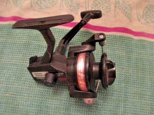 LIGHTLY USED SHAKESPEARE OMNI 040 2000 SERIES SPINNING REEL #3246 - Picture 2 of 3