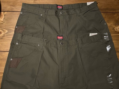 (2) Wrangler Workwear Relaxed Fit Technician Pants Size 42 x 32 - Picture 2 of 4