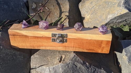 Platonische Körper aus Amethyst.  - Bild 1 von 5