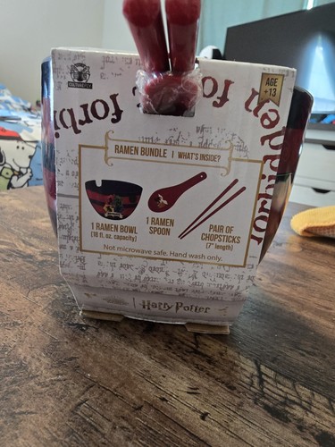 Harry Potter-Hogwarts Crest Ramen Bowl Bundle W/chopsticks & Spoon - Picture 3 of 3