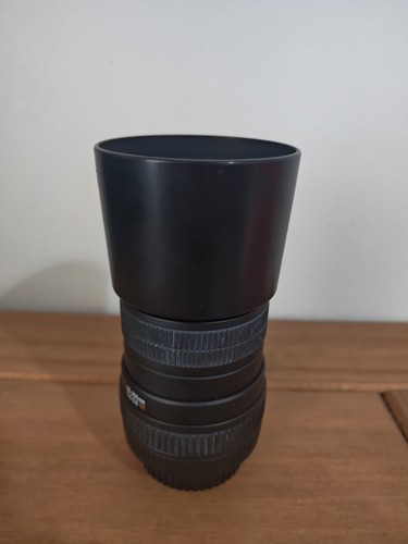 Sigma 55-200mm f/4-5.6 DC Lens with Hood - Picture 4 of 4