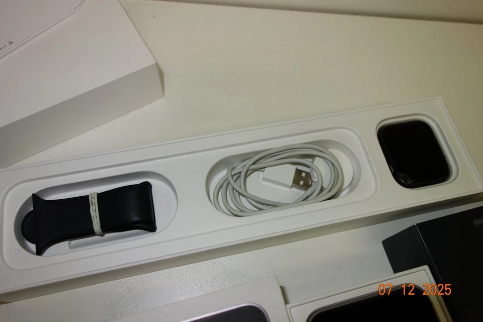 Apple iPhone SE 64GB + 6S + 5 Handys und + Watch Series 5 44mm als DEFEKt LESEN - Bild 3 von 4