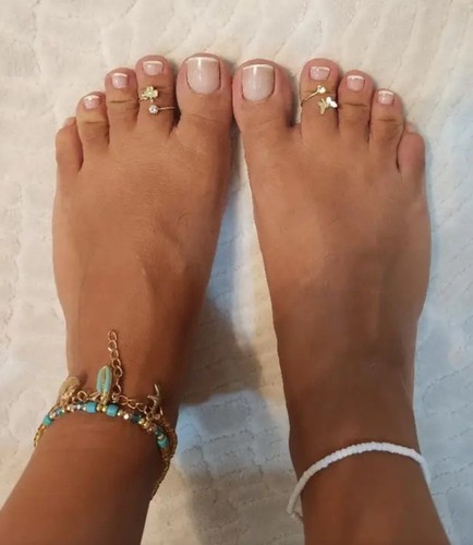 Set of 2 Toe Rings - 14K Gold Plated with Butterfly & Clover Rhinestone - Picture 4 of 8