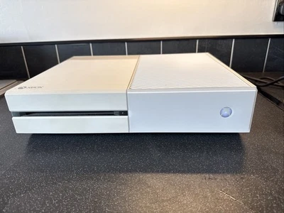 Xbox One White - Image 1 of 3