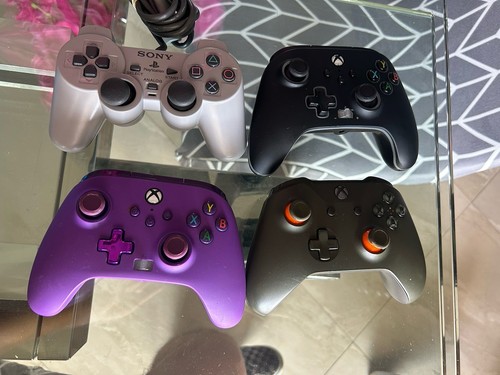 Konvolut 4 Controller für Ersatzteile oder Reparatur PS1, Xbox, Power A Controller.