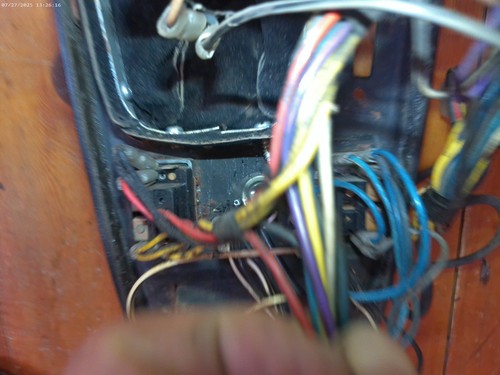 Alfa Romeo SPIDER Used Original CENTER CONSOLE with SWITCHES & Indicator Lights - Picture 13 of 17